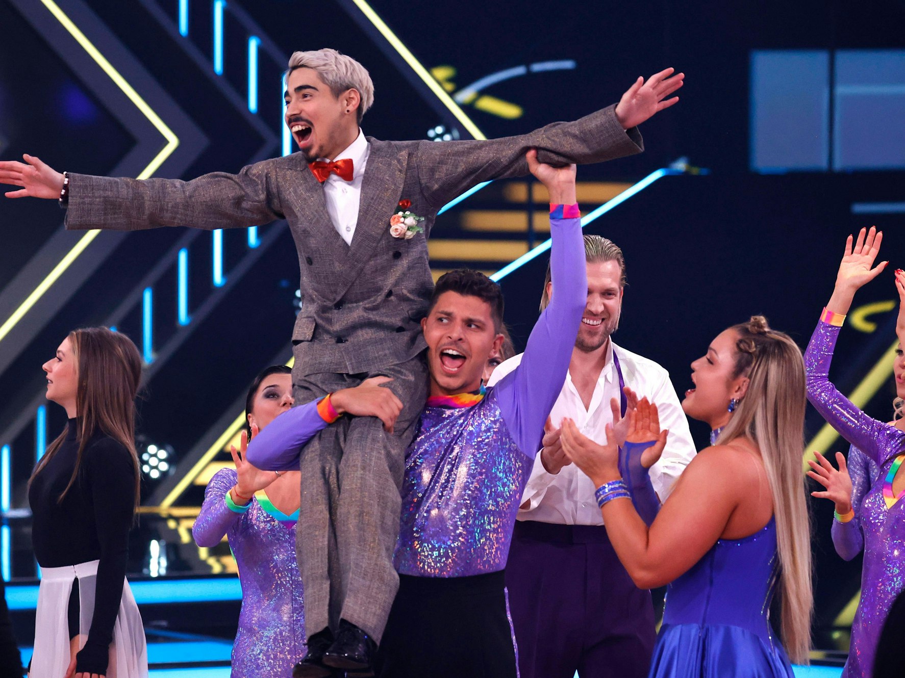 Tony Bauer in der zweiten Live-Show der 17. Staffel der RTL-Tanzshow „Let's Dance“ im MMC Coloneum.