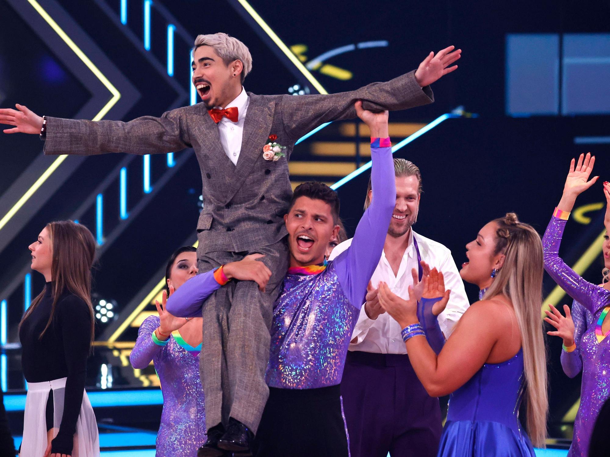 Tony Bauer in der zweiten Live-Show der 17. Staffel der RTL-Tanzshow „Let's Dance“ im MMC Coloneum.