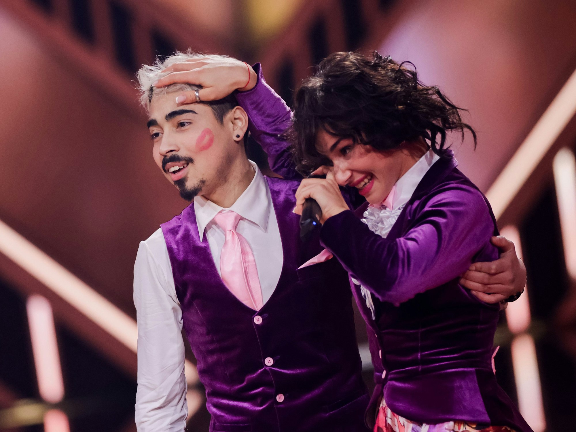 Tony Bauer und Anastasia Stan stehen am 15. März 2024 auf dem Parkett von „Let’s Dance“.