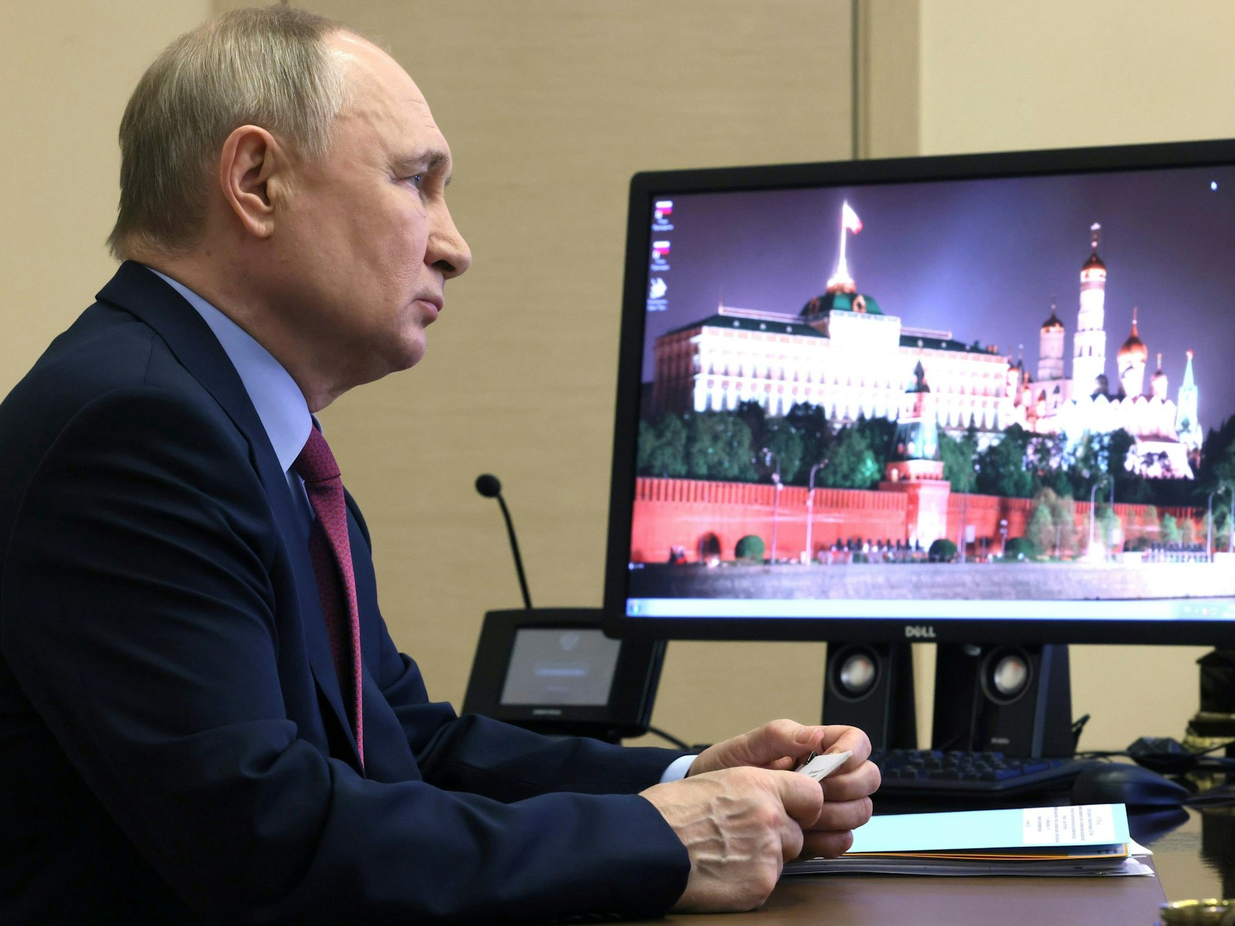 Das von der staatlichen russischen Nachrichtenagentur Sputnik via AP veröffentlichte Bild zeigt Wladimir Putin am 14. März im Kreml.