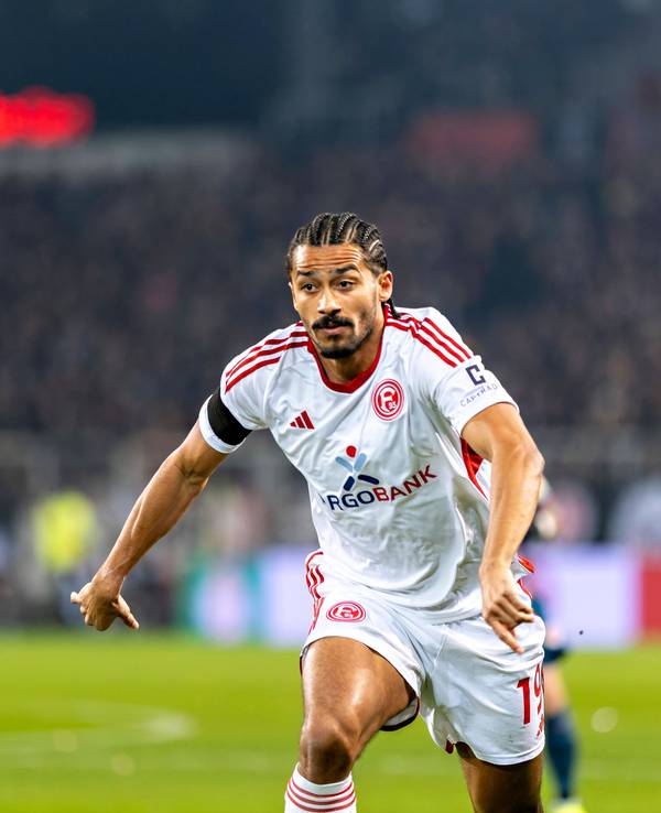 Fortuna Düsseldorf Spieler Emmanuel Iyoha auf dem Platz.