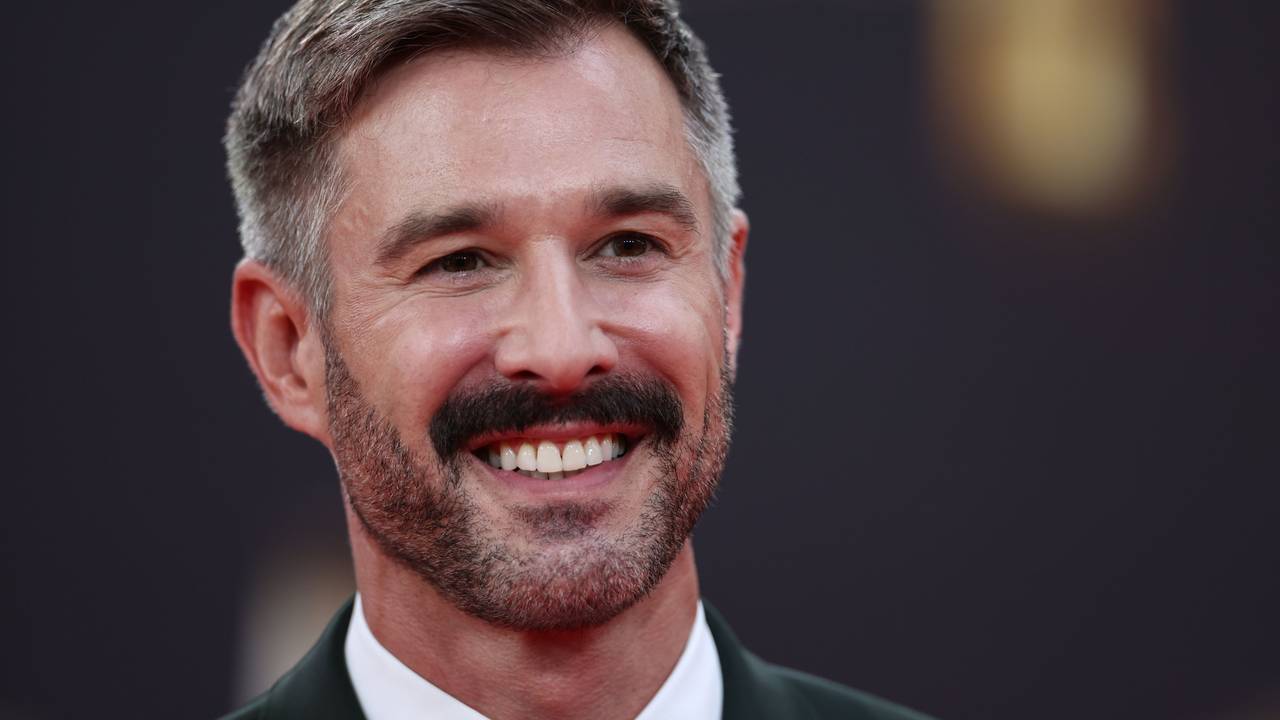 Der Schauspieler Jochen Schropp kommt zur Verleihung der Deutschen Fernsehpreise 2023 ins Coloneum. Der Deutsche Fernsehpreis wird für die Programmsaison 2022/23 in Köln verliehen.