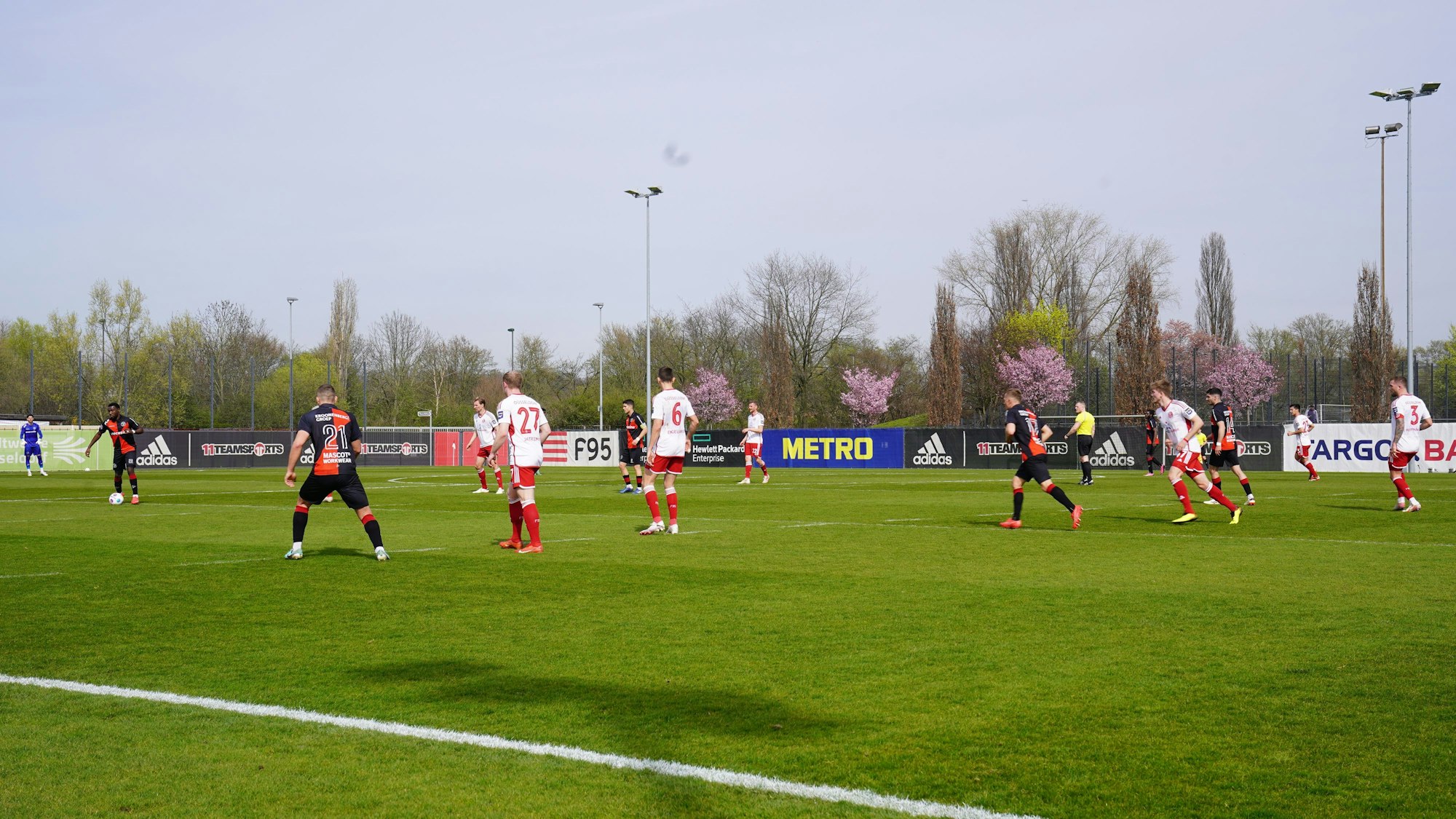 Eine Szene aus dem Testspiel zwischen Fortuna Düsseldorf und Almere City FC