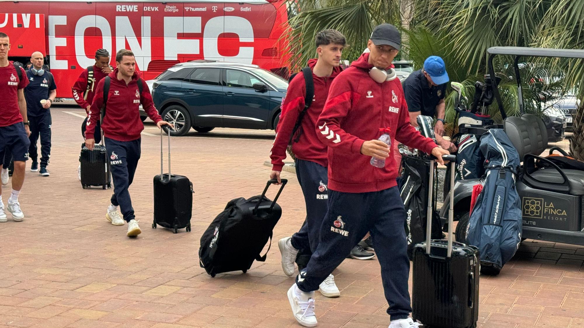 Die Ankunft der FC-Profis im Trainingslager in Spanien.
