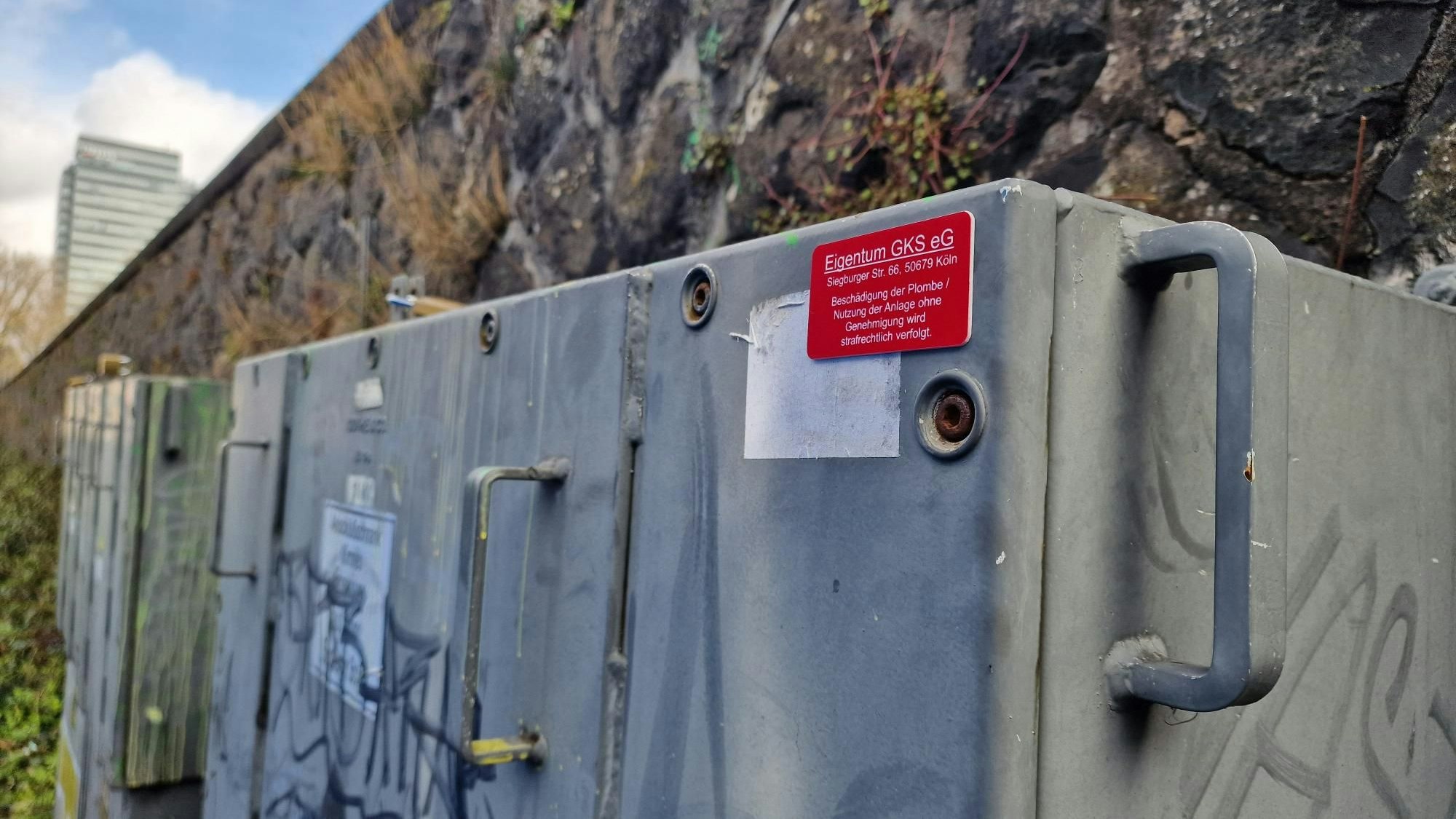 Verteilerkästen für Strom auf der Deutzer Werft.