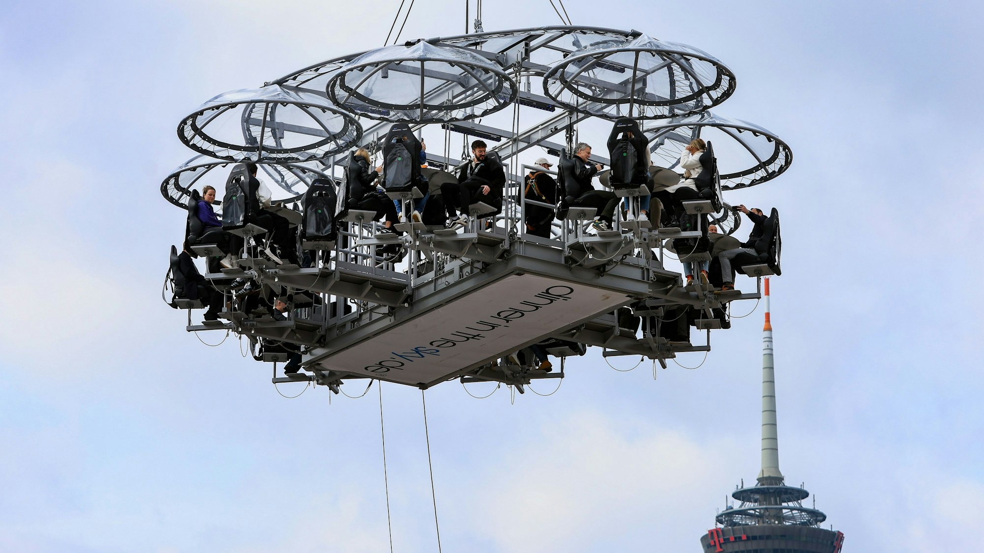 Pressekonferenz zu der Veranstaltung „Dinner in the Sky“ im Mediapark.