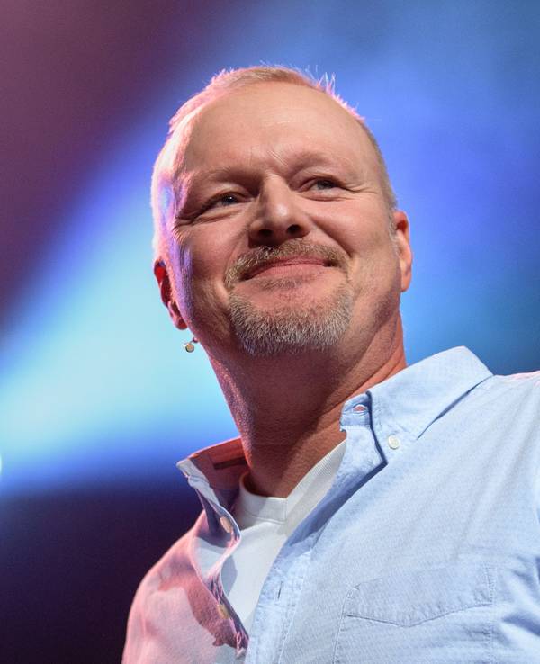 Stefan Raab spricht auf einer Veranstaltung in München.