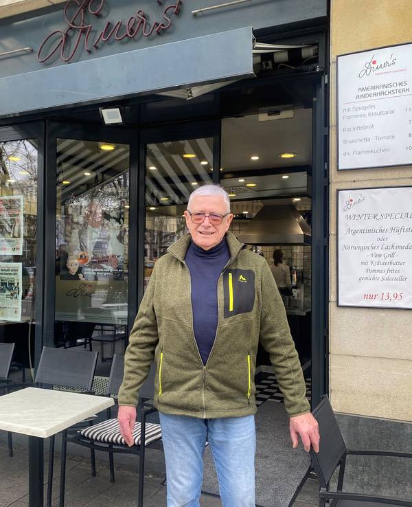 Diner’s-Wirt Rainer Diederichs vor seinem Geschäft