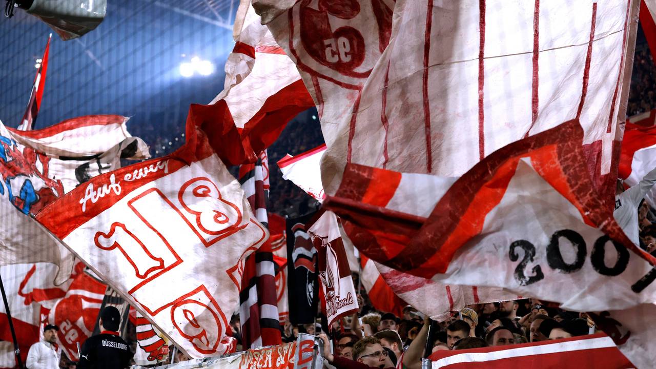 Fans und Flaggen von Fortuna Düsseldorf.