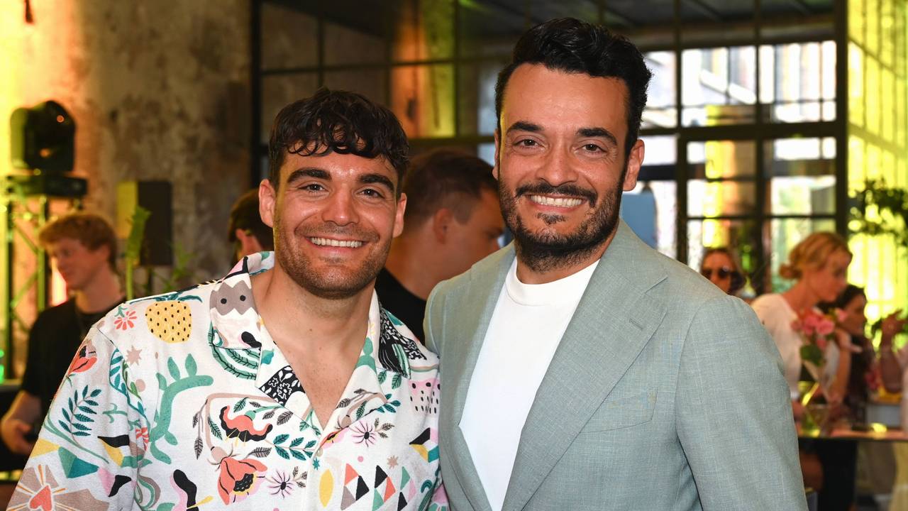 Giovanni Zarrella und sein Bruder Stefano Zarrella posieren.