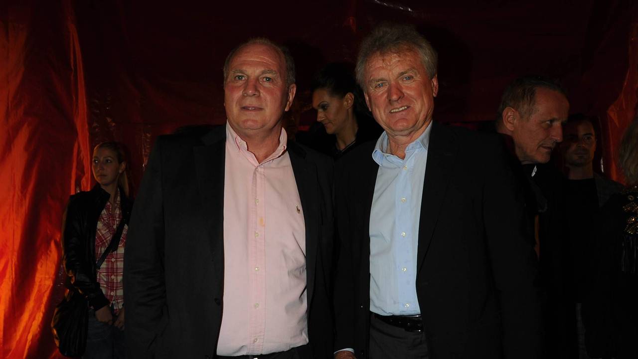 Sepp Maier (rechts) neben Uli Hoeneß bei einem Event.