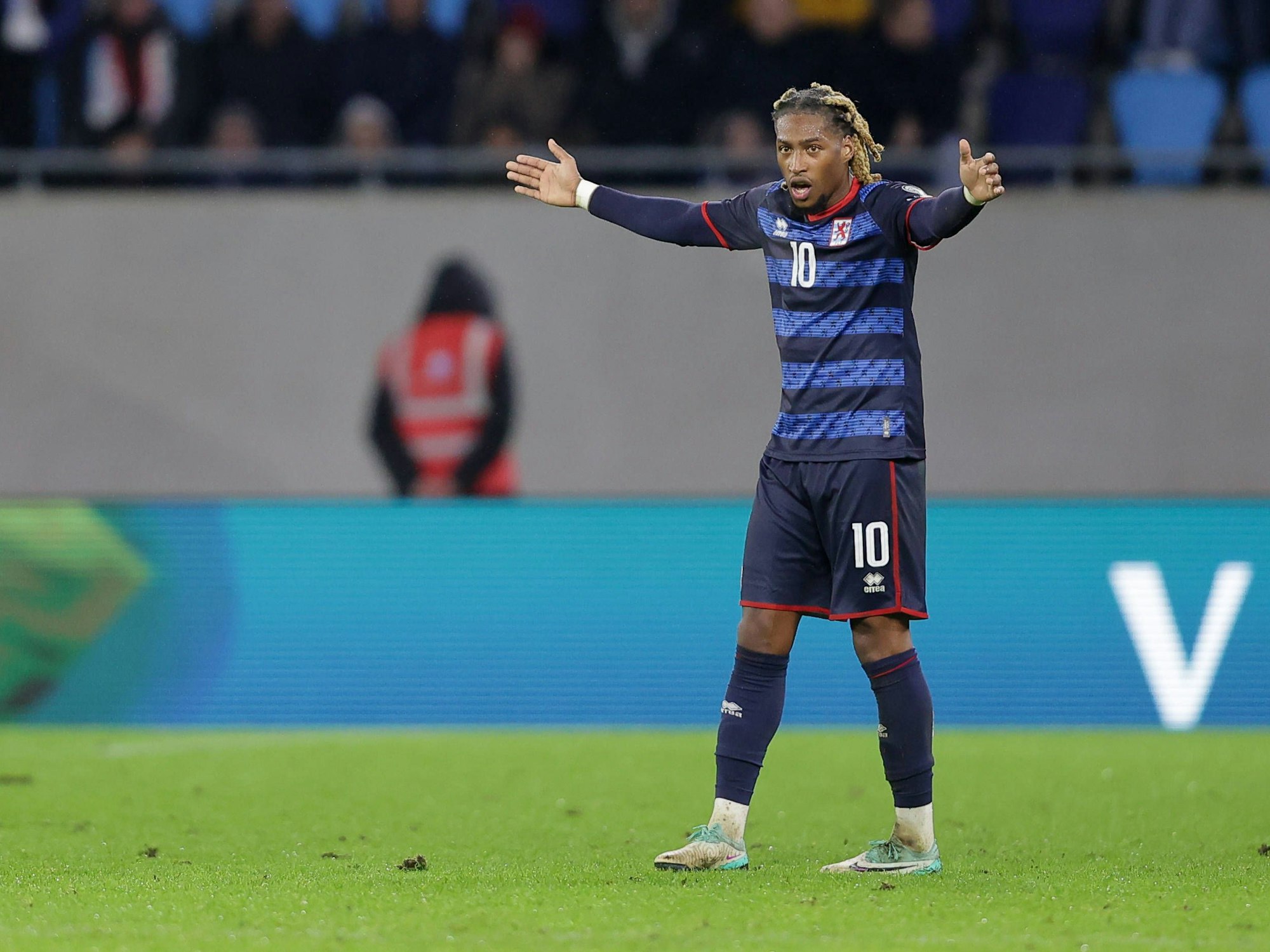 Gerson Rodrigues gestikuliert beim EM-Qualifikationsspiel gegen Bosnien-Herzegowina.