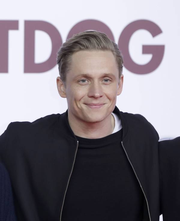 Die Schauspieler Til Schweiger (l) und Matthias Schweighöfer kommen am 09.01.2018 in Berlin zur Weltpremiere des Kinofilms Hot Dog.