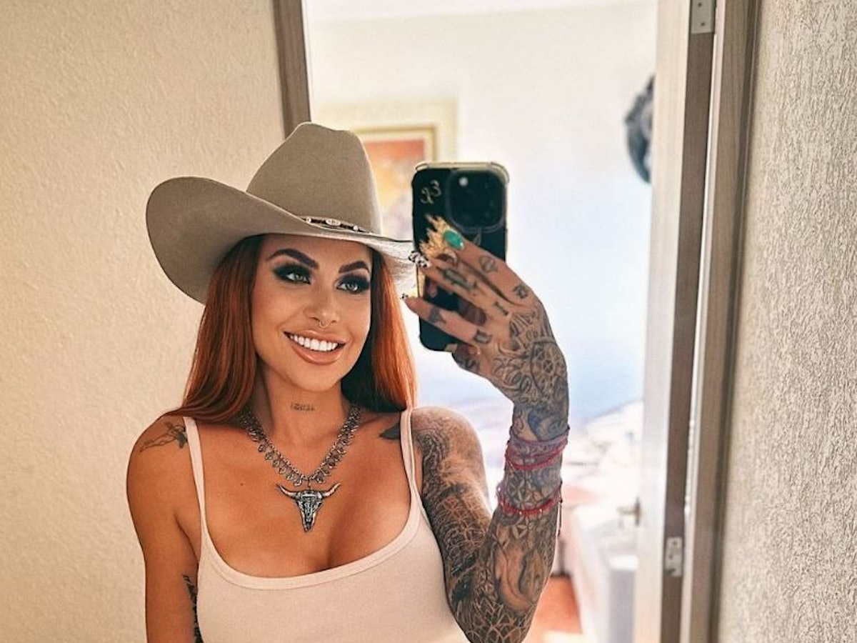 Influencerin Elena Larrea ist tot. Das Selfie lud die Influencerin am 27. November 2023 auf Instagram hoch.