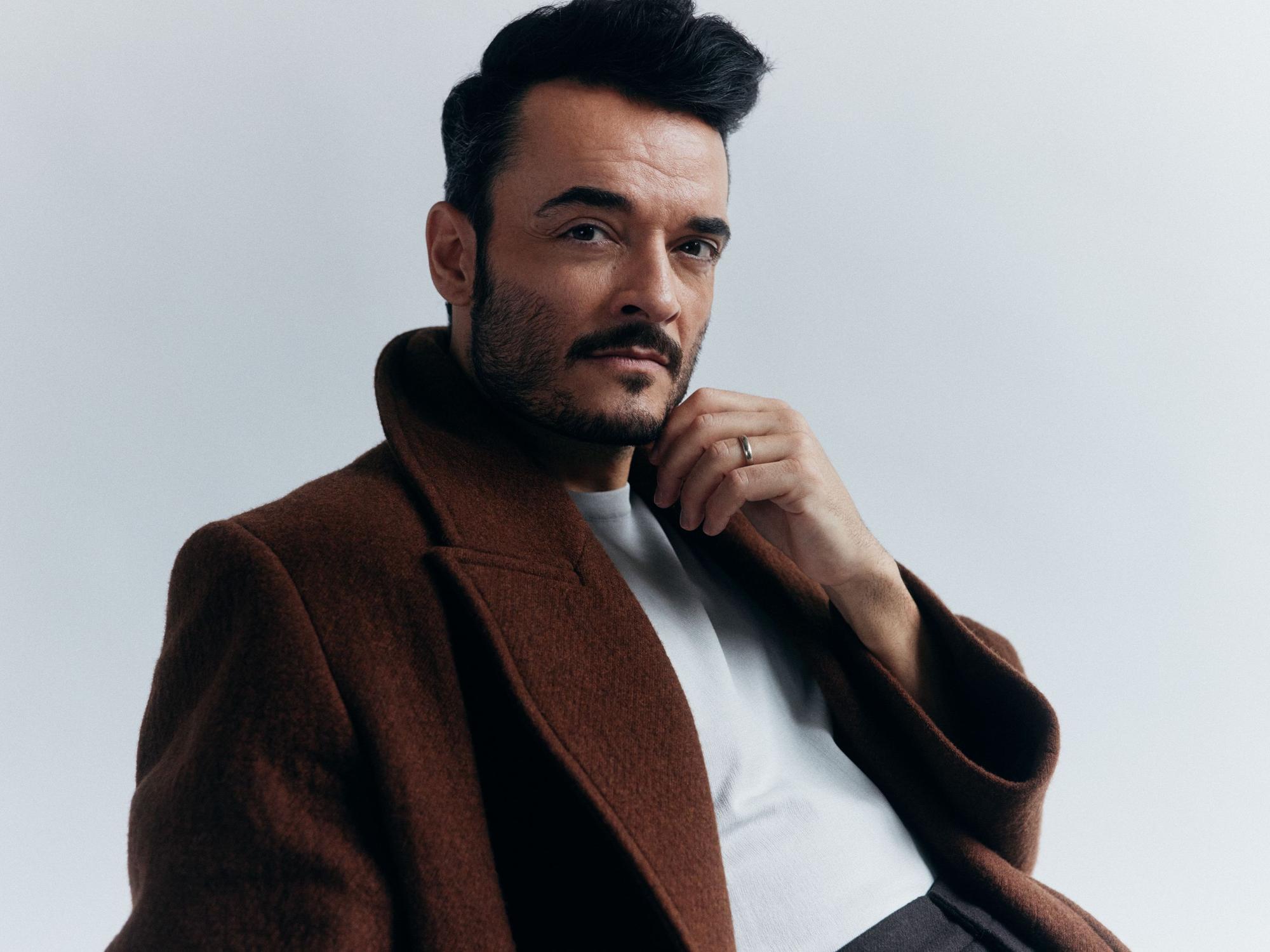 Giovanni Zarrella in lässiger Pose.