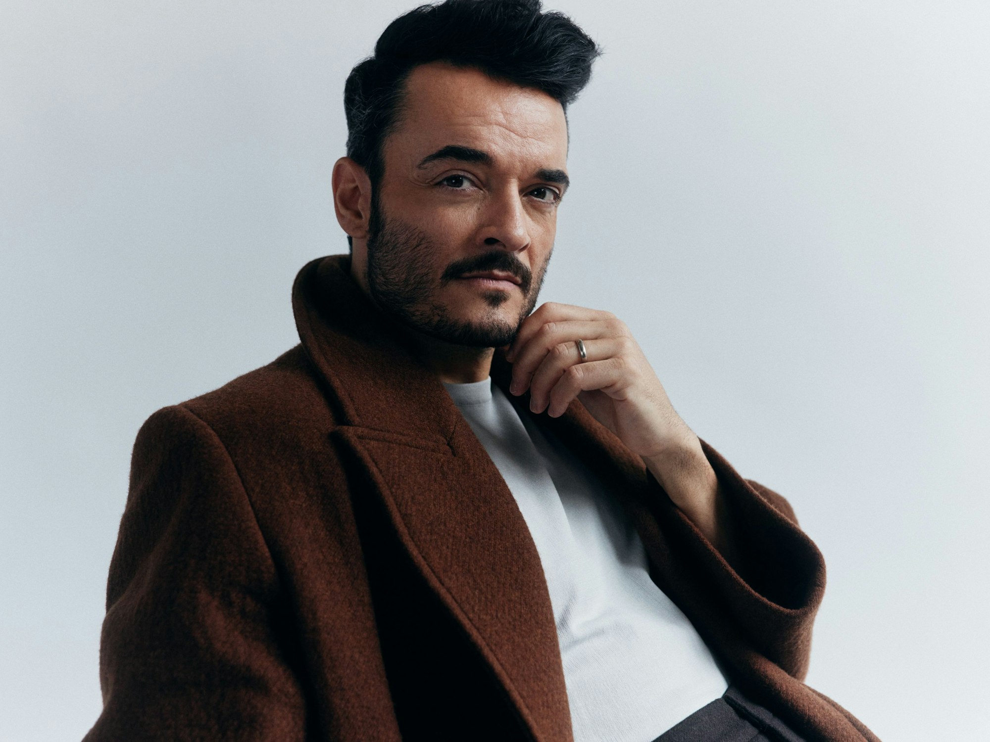 Giovanni Zarrella in lässiger Pose.