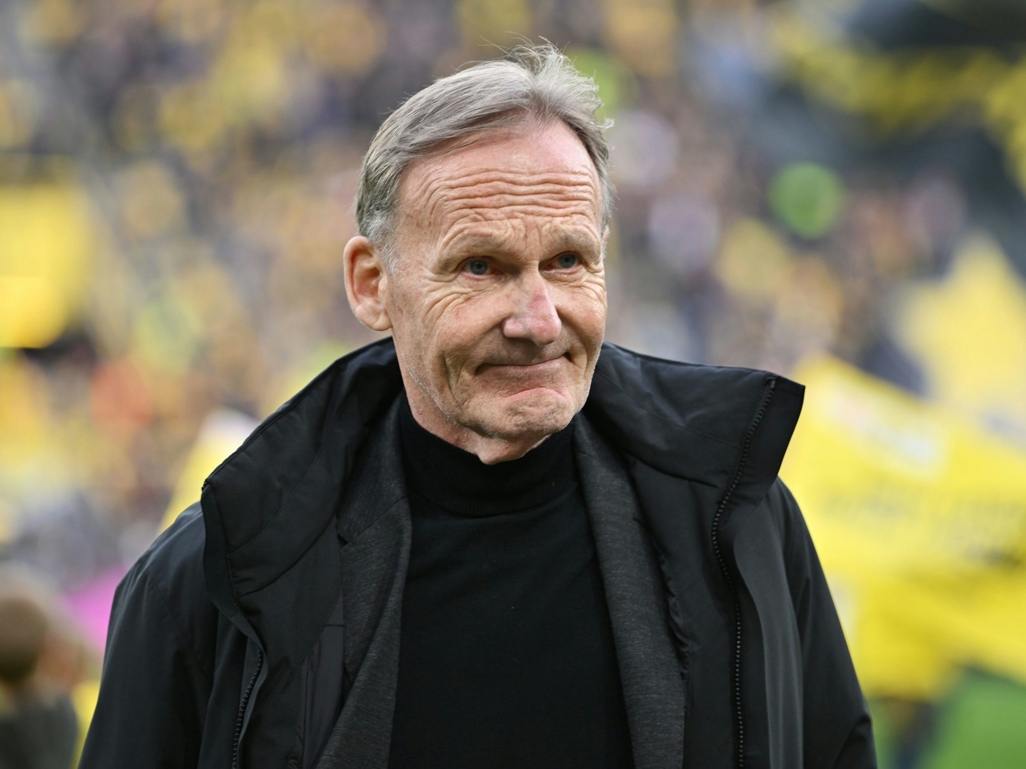 Hans-Joachim Watzke kommt vor Spielbeginn in das Stadion.