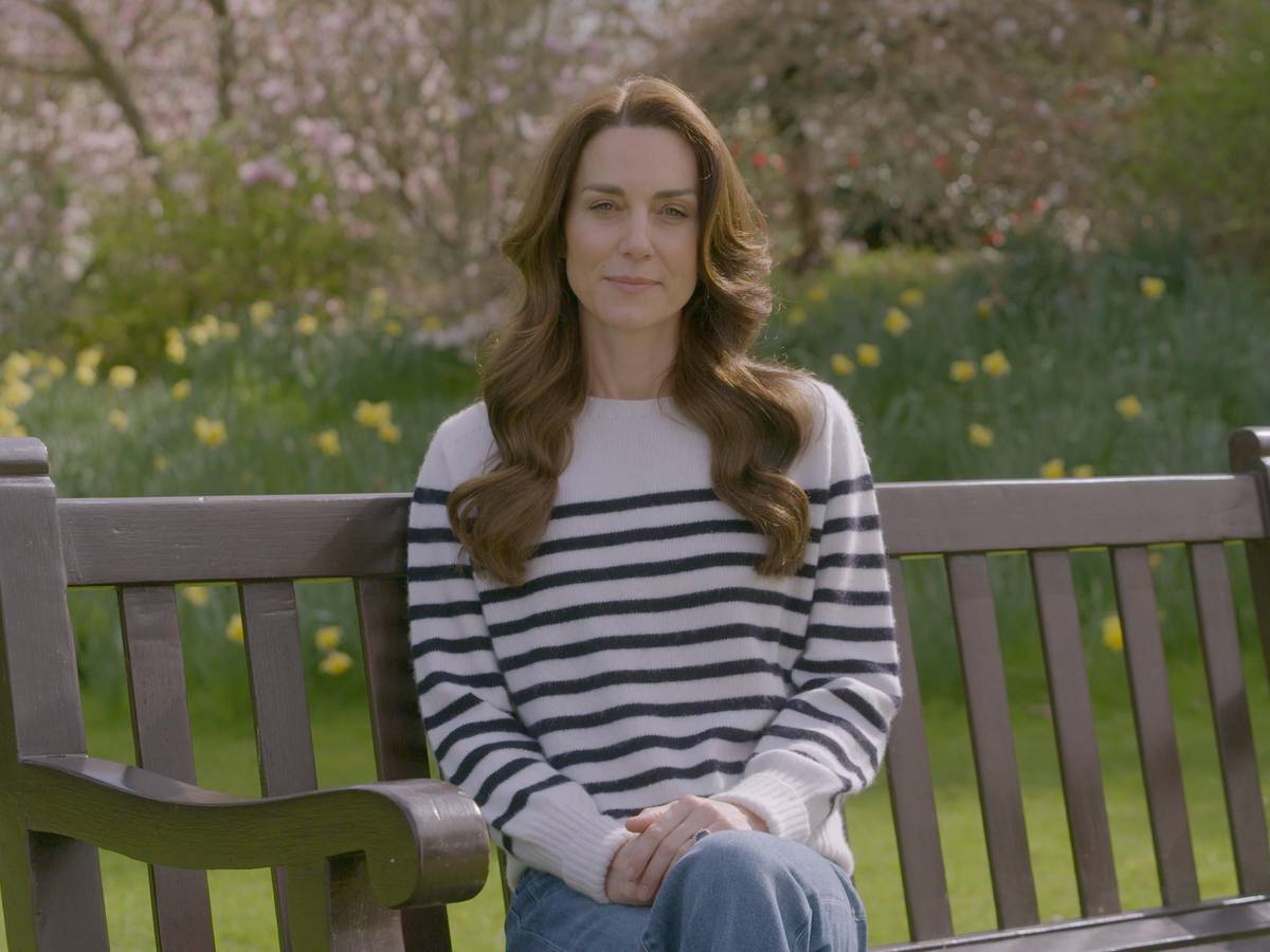 Ein vom Kensington-Palast zur Verfügung gestelltes Foto von Kate, Prinzessin von Wales, bei der Aufnahme ihrer Nachricht, dass nach ihrer Bauchoperation im Januar bei den Tests nach der Operation Krebs festgestellt wurde, hier im März 2023.