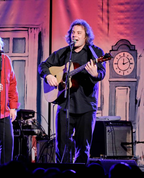 Ilja und Tommy Engel zusammen mit Robin Duns.