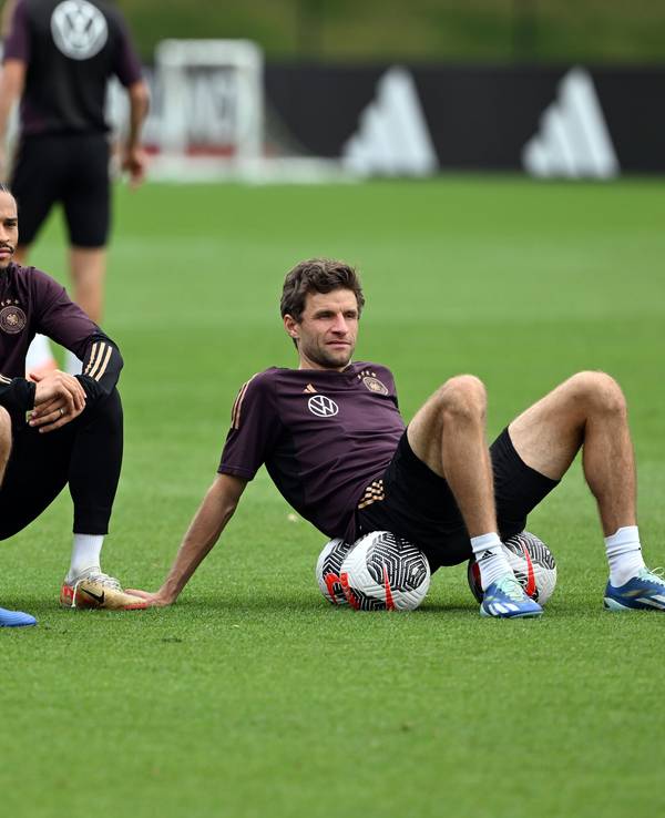 Ilkay Gündogan, Leroy Sané und Thomas Müller (v.l.) bei einem Training mit der Nationalmannschaft.