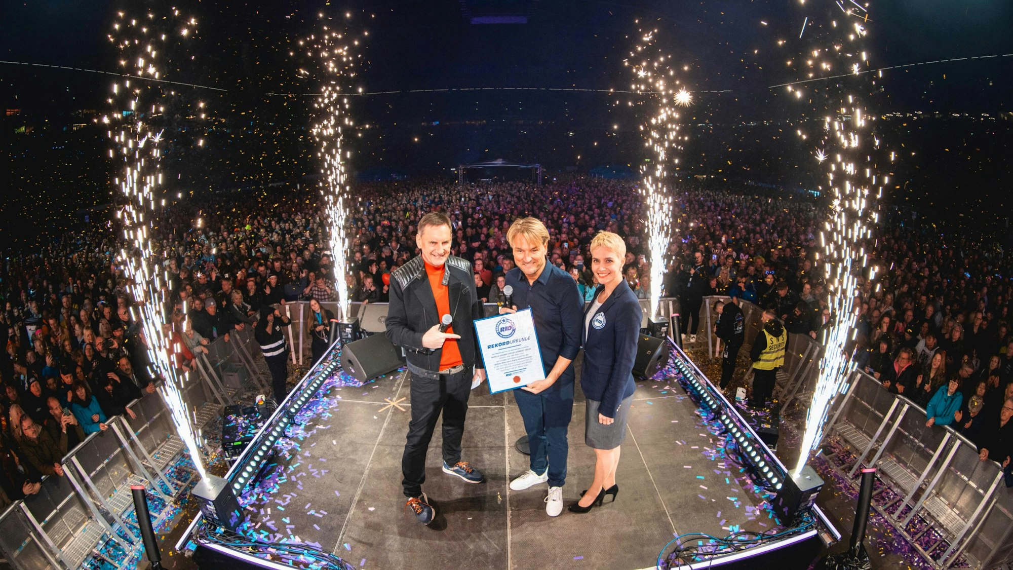Markus Krampe mit Ricarda Pastuszek (r.) und Peter Illmann.