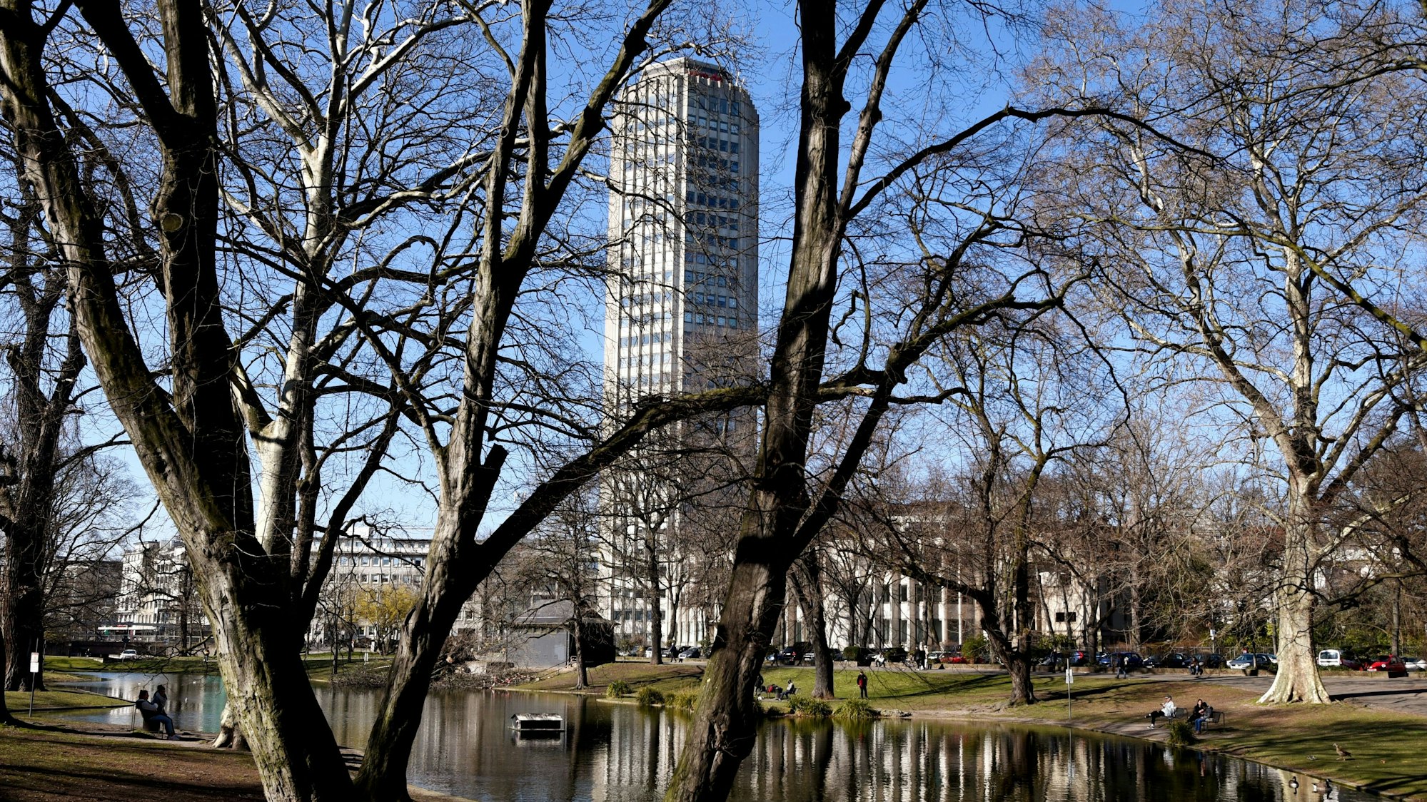 Blick auf den Ringturm am Ebertplatz in Köln