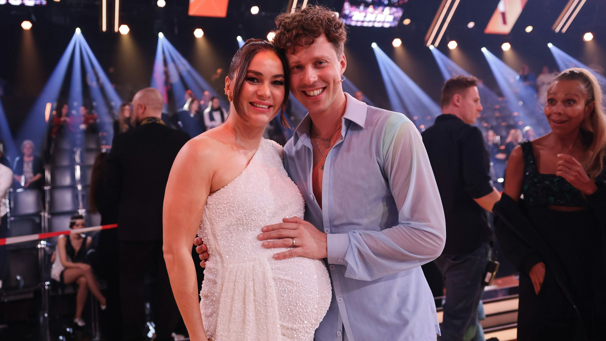 Renata und Valentin Lusin lächeln in die Kamera.