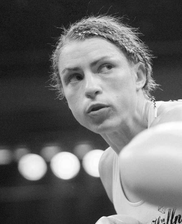 Alesia Graf bei einem Boxkampf in Düsseldorf 2006.