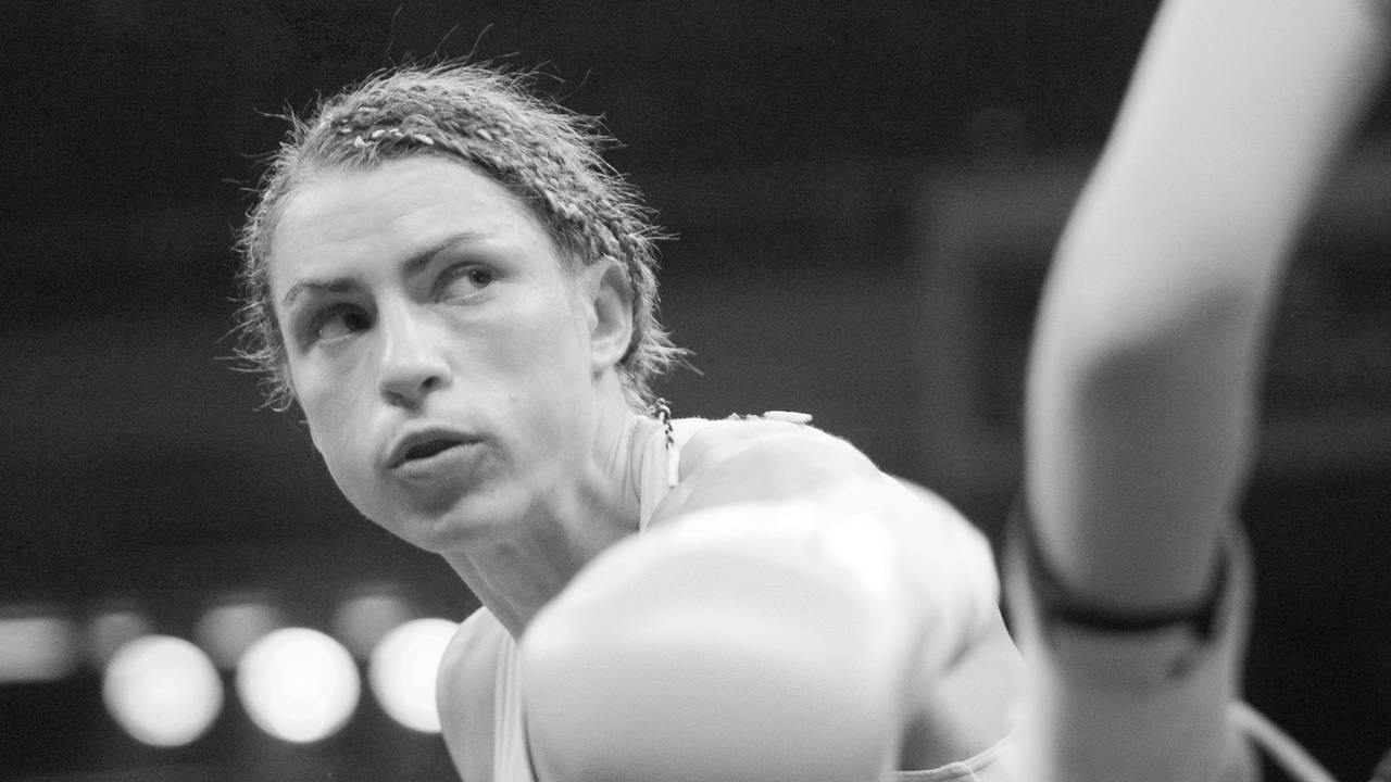 Alesia Graf bei einem Boxkampf in Düsseldorf 2006.