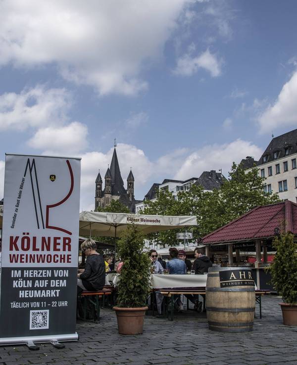 Eröffnung der Kölner Weinwoche auf dem Heumarkt in Köln im Jahr 2019