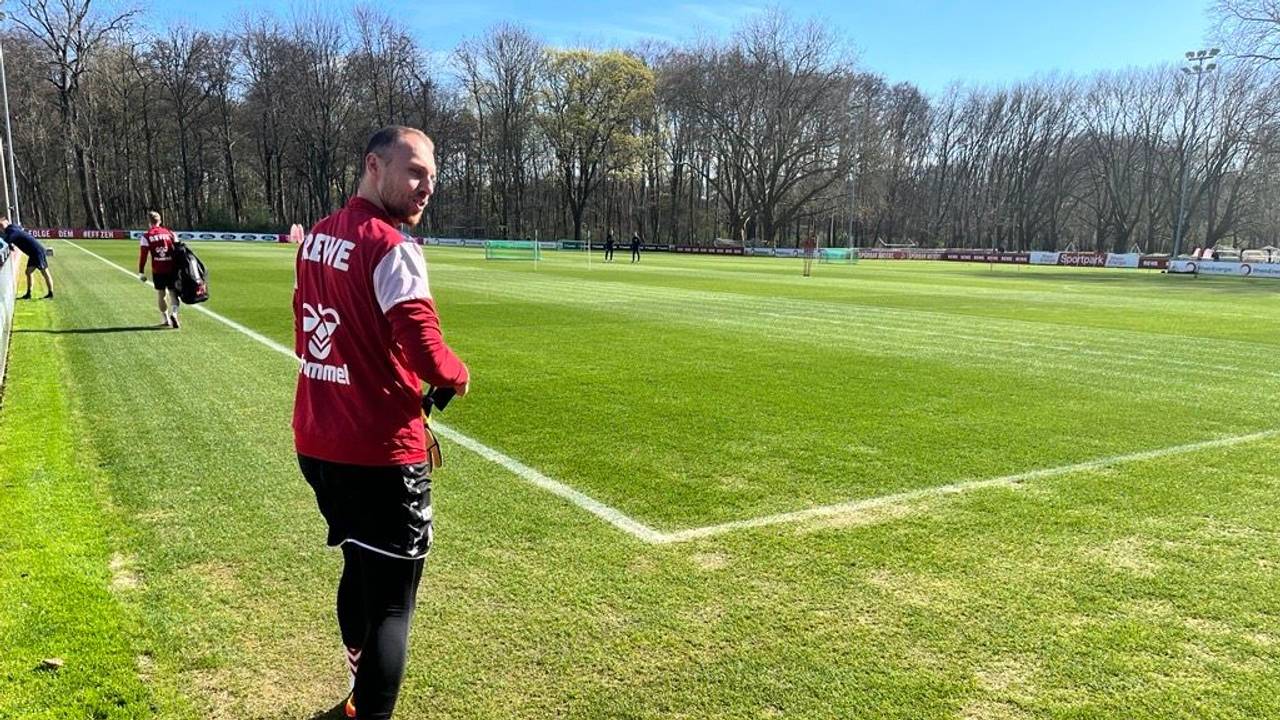 Marvin Schwäbe auf dem Trainingsplatz des 1. FC Köln.