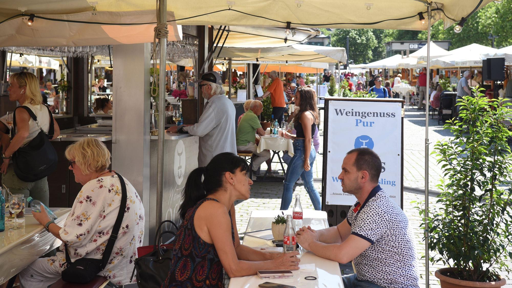Eröffnung der Kölner Weinwoche auf dem Heumarkt.