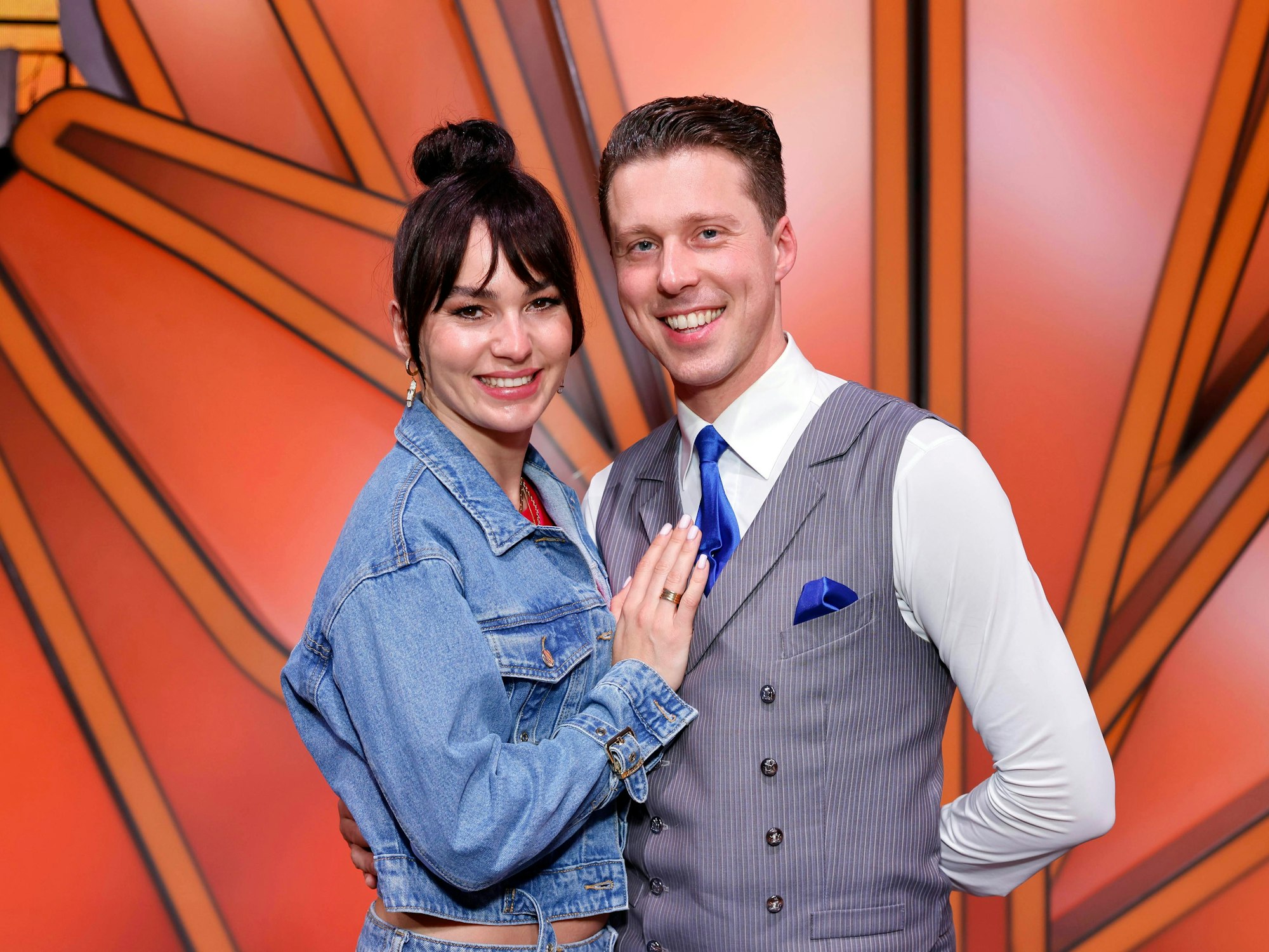 Profitänzerin Renata Lusin mit ihrem Ehemann und Profitänzer Valentin Lusin bei der 16. Staffel der RTL-Tanzshow „Let's Dance“ im MMC Coloneum in Köln.
