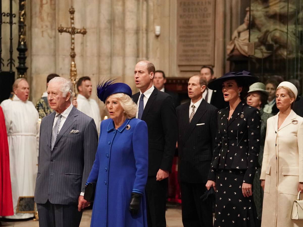 Die „Working Royals“: König Charles III. (l-r), Königin Camilla, Prinz William, Prinz Edward, Prinzessin Kate, Prinzessin Anne und Herzogin Sophie nehmen am 13. März 2023 am Gottesdienst zum Commonwealth Day in der Westminster Abbey teil.