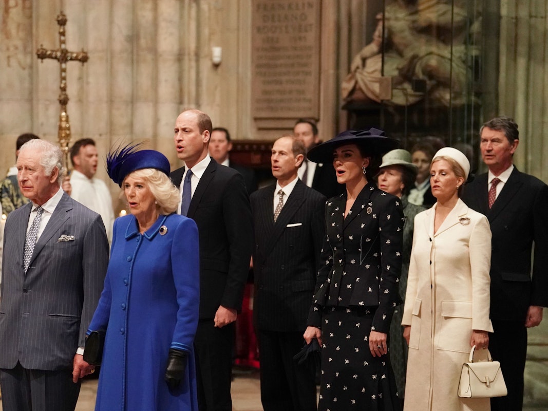 Die „Working Royals“:  König Charles III. (l-r), Königin Camilla, Prinz William, Prinz Edward, Prinzessin Kate, Prinzessin Anne und Herzogin Sophie nehmen am 13. März 2023 am Gottesdienst zum Commonwealth Day in der Westminster Abbey teil.