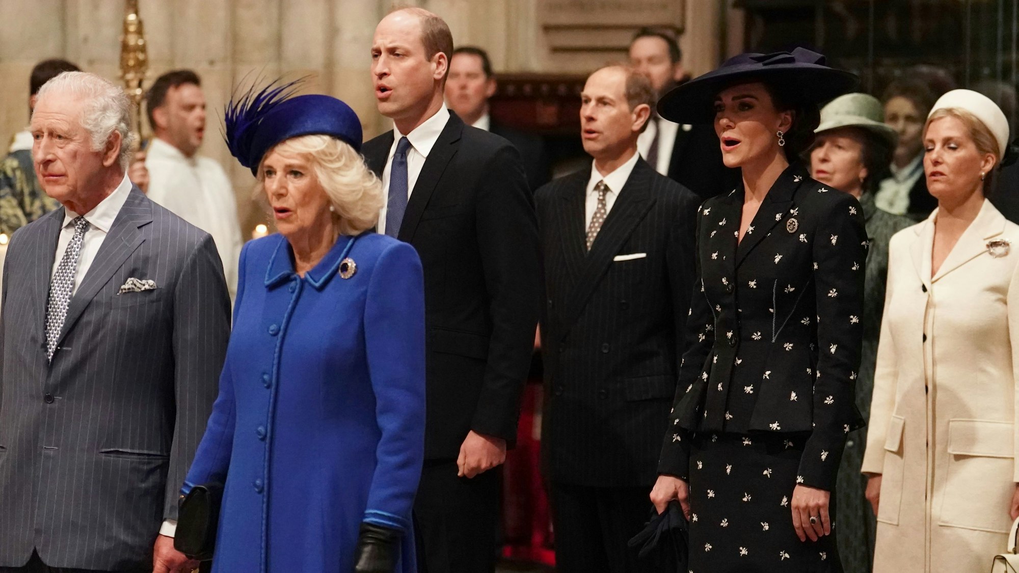 Die „Working Royals“: König Charles III. (l-r), Königin Camilla, Prinz William, Prinz Edward, Prinzessin Kate, Prinzessin Anne und Herzogin Sophie nehmen am 13. März 2023 am Gottesdienst zum Commonwealth Day in der Westminster Abbey teil.
