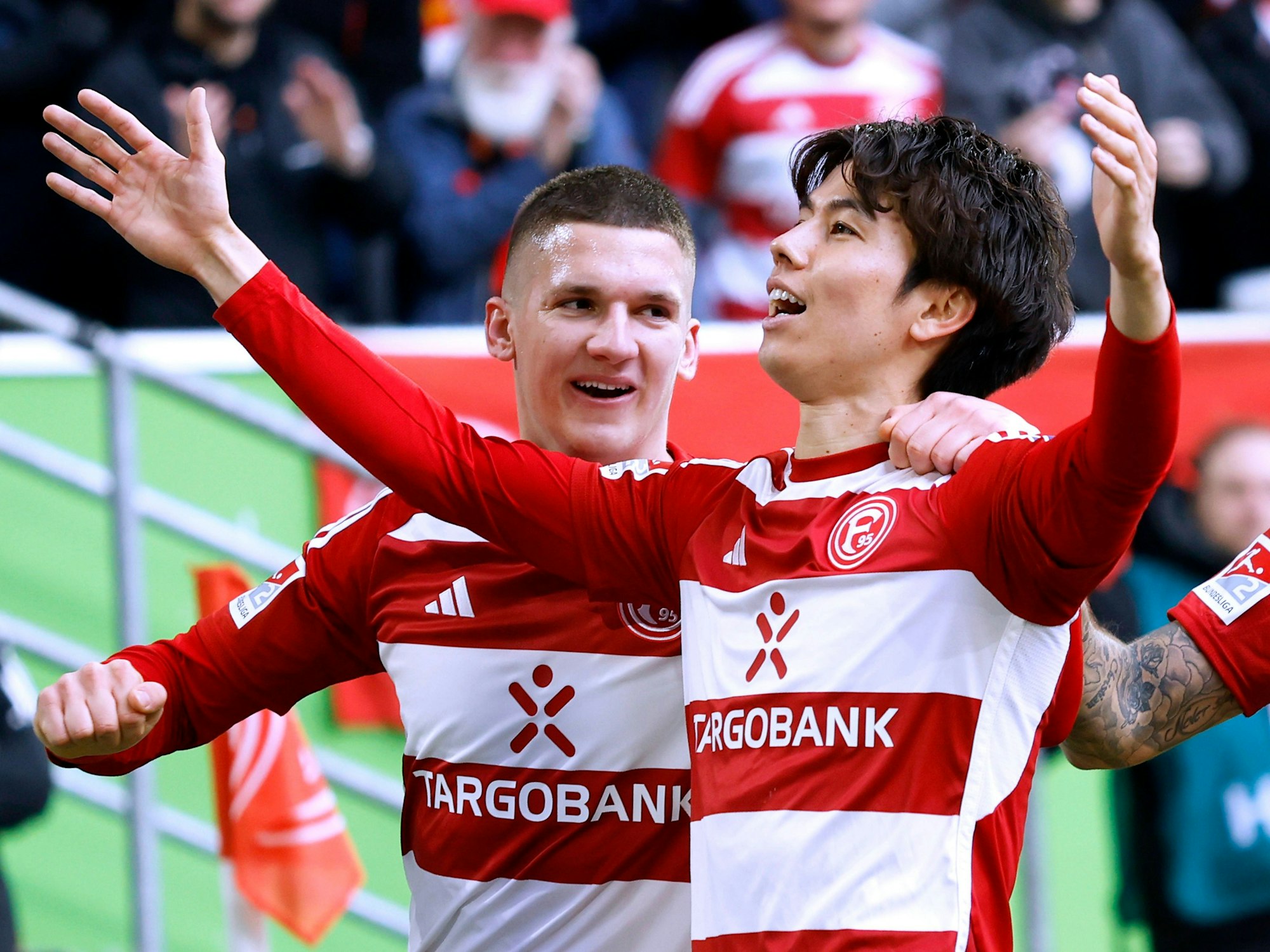 Christos Tzolis und Ao Tanaka jubeln.