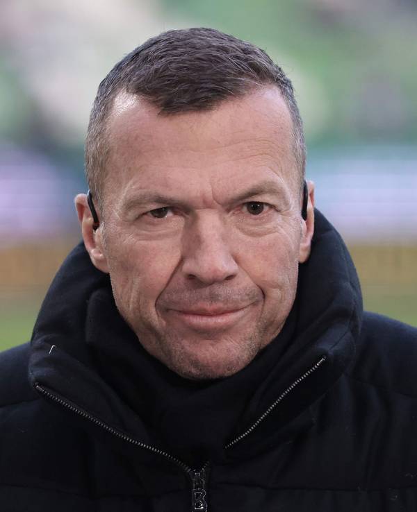 Lothar Matthäus während eines TV-Interviews vor dem Spiel von Werder Bremen gegen den BVB.
