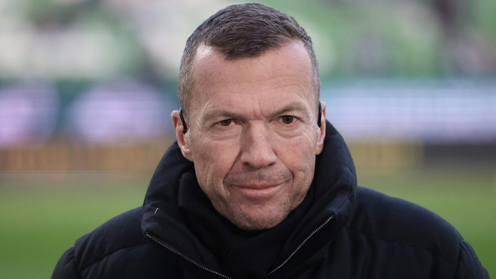 Lothar Matthäus während eines TV-Interviews vor dem Spiel von Werder Bremen gegen den BVB.