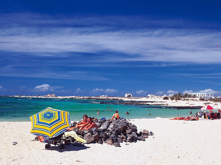Zum Themendienst-Bericht "Tourismus/Spanien/KORR/" von Wolfgang Duveneck vom 02. Januar: Nicht immer wird hüfthoch gebaut: Manche Steinburgen auf Fuerteventura bleiben wie diese hier verhältnismäßig nahe am Boden.(Die Veröffentlichung ist für dpa-Themendienst-Bezieher honorarfrei. Quellenhinweis: "Turespana/dpa/tmn") +++ +++
