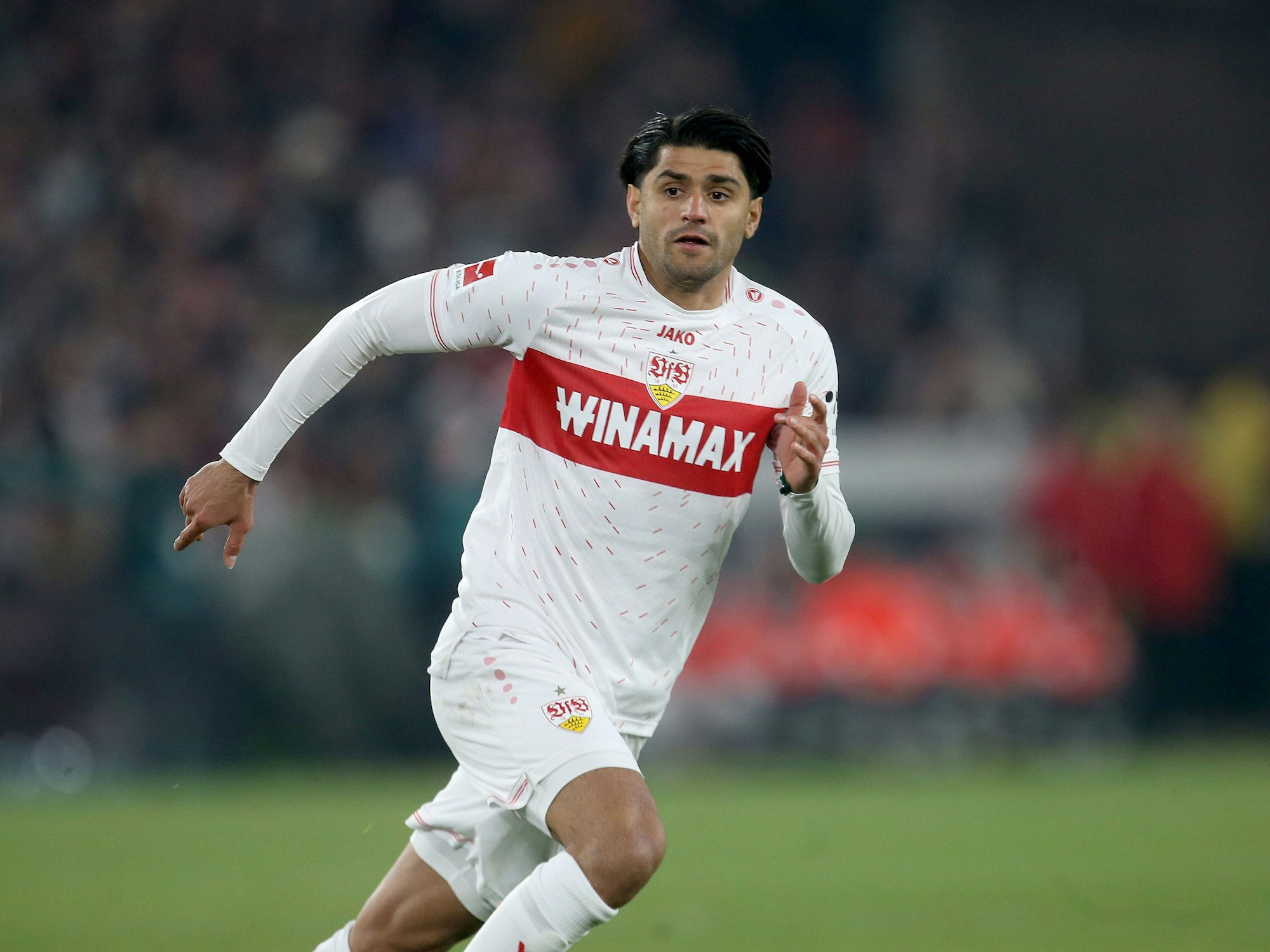 Mahmoud Dahoud beim Spiel des VfB Stuttgart in Aktion.