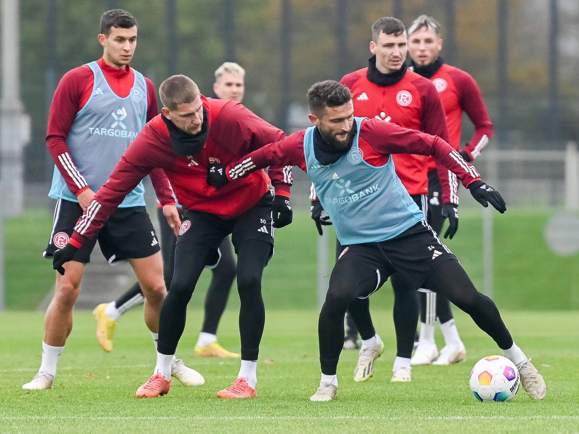 Jordy de Wijs und Nicolas Gavory im Trainings-Zweikampf