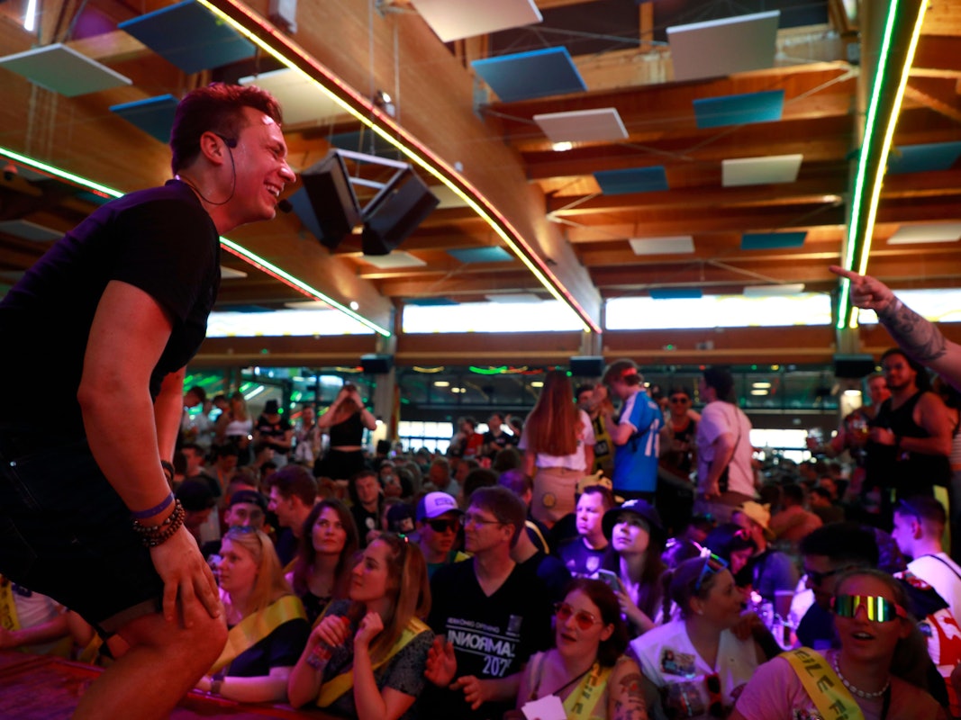 Der deutsche Sänger Roberto Silver tritt zur Saisoneröffnung 2023 im Bierkönig auf Mallorca auf.