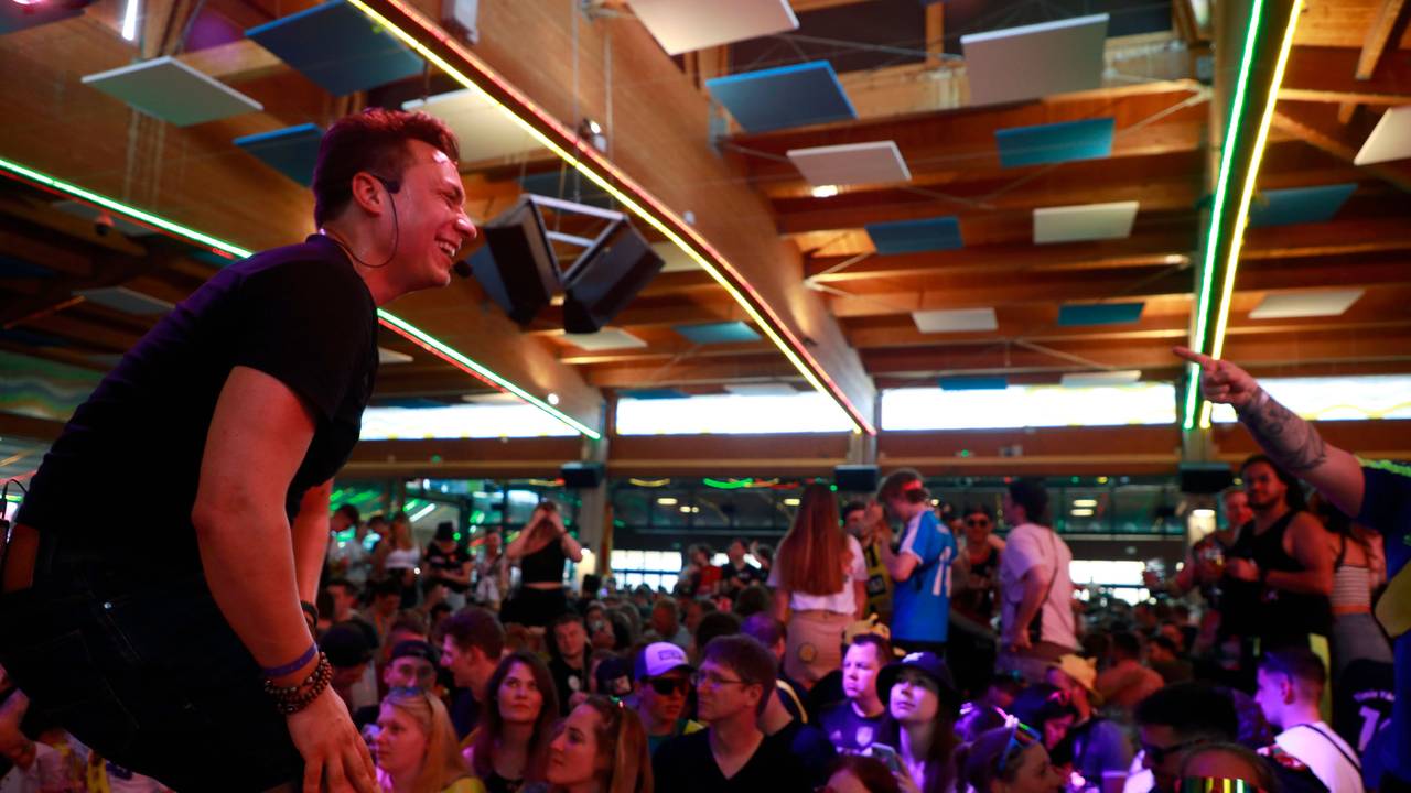 Der deutsche Sänger Roberto Silver tritt zur Saisoneröffnung 2023 im Bierkönig auf Mallorca auf.