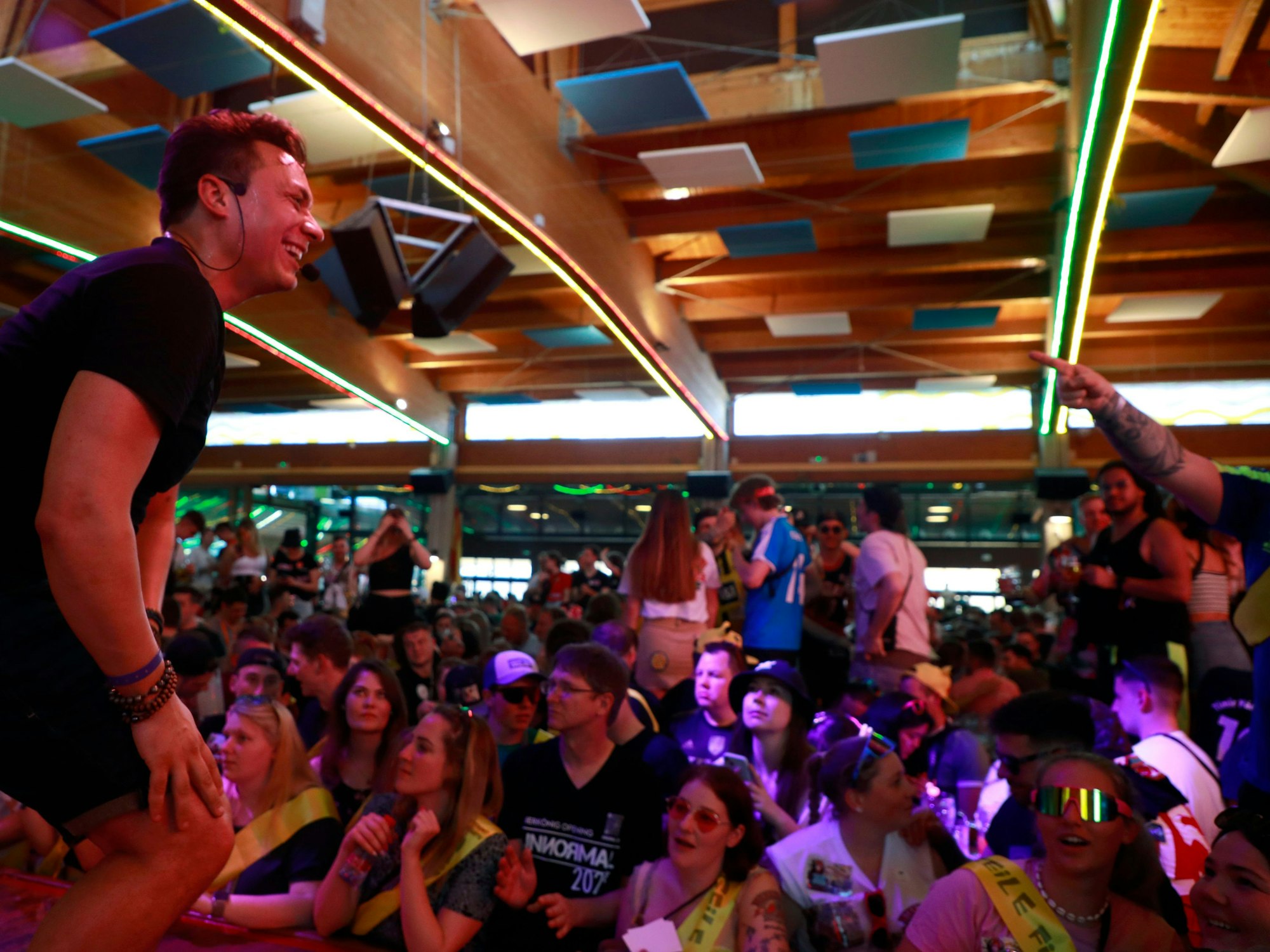 Der deutsche Sänger Roberto Silver tritt zur Saisoneröffnung 2023 im Bierkönig auf Mallorca auf.