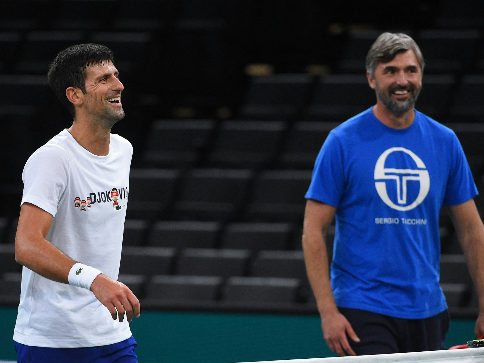 Novak Djokovic und sein Trainer Goran Ivanisevic lachen.