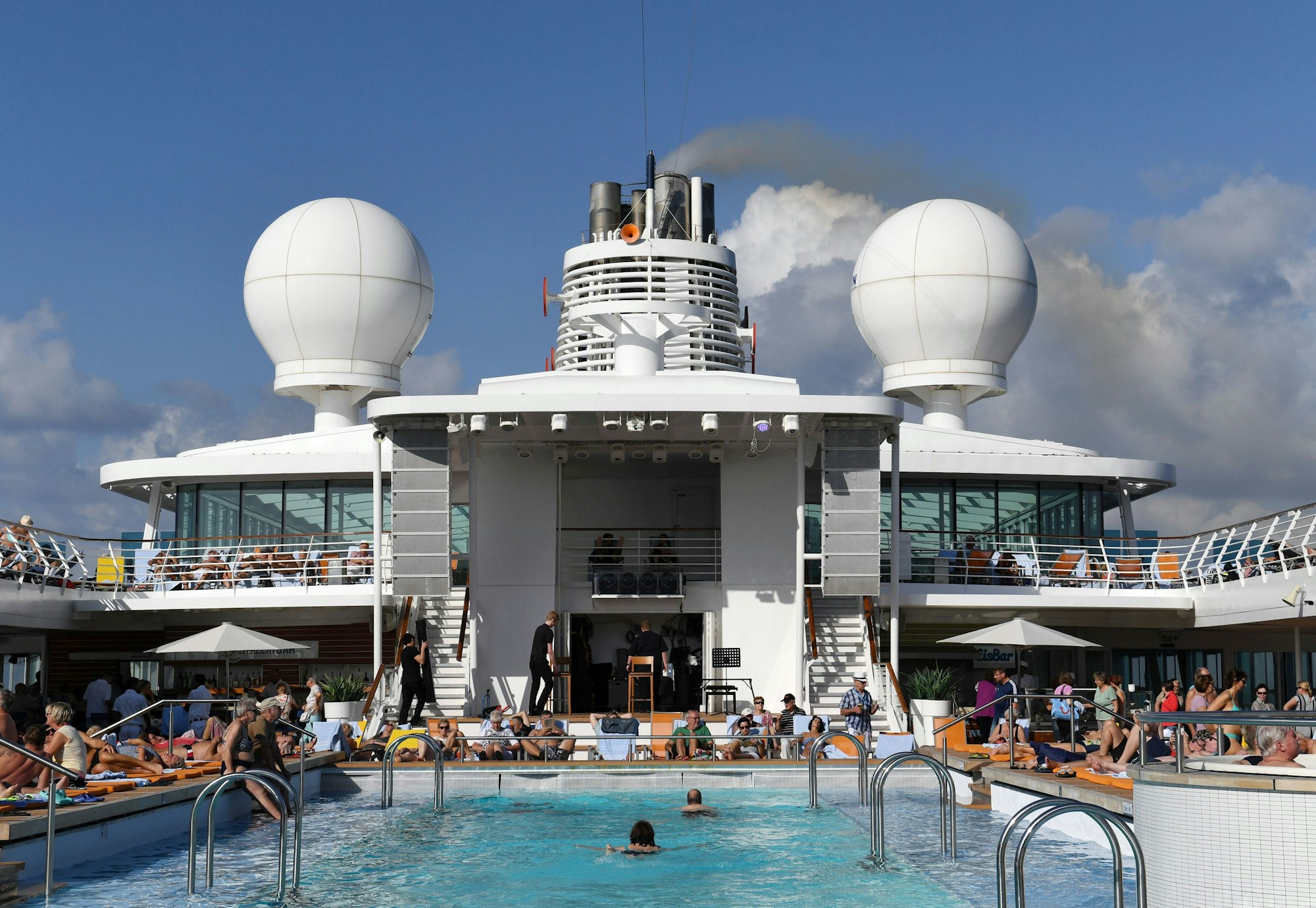 Die Kreuzfahrt ist eine beliebte Urlaubsform mit seit Jahren steigenden Passagierzahlen.