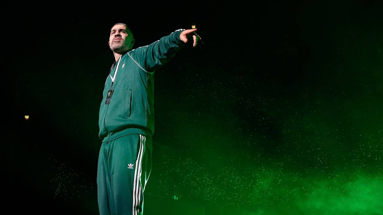 Bushido im grünen Jogginganzug bei seinem Konzert in Köln