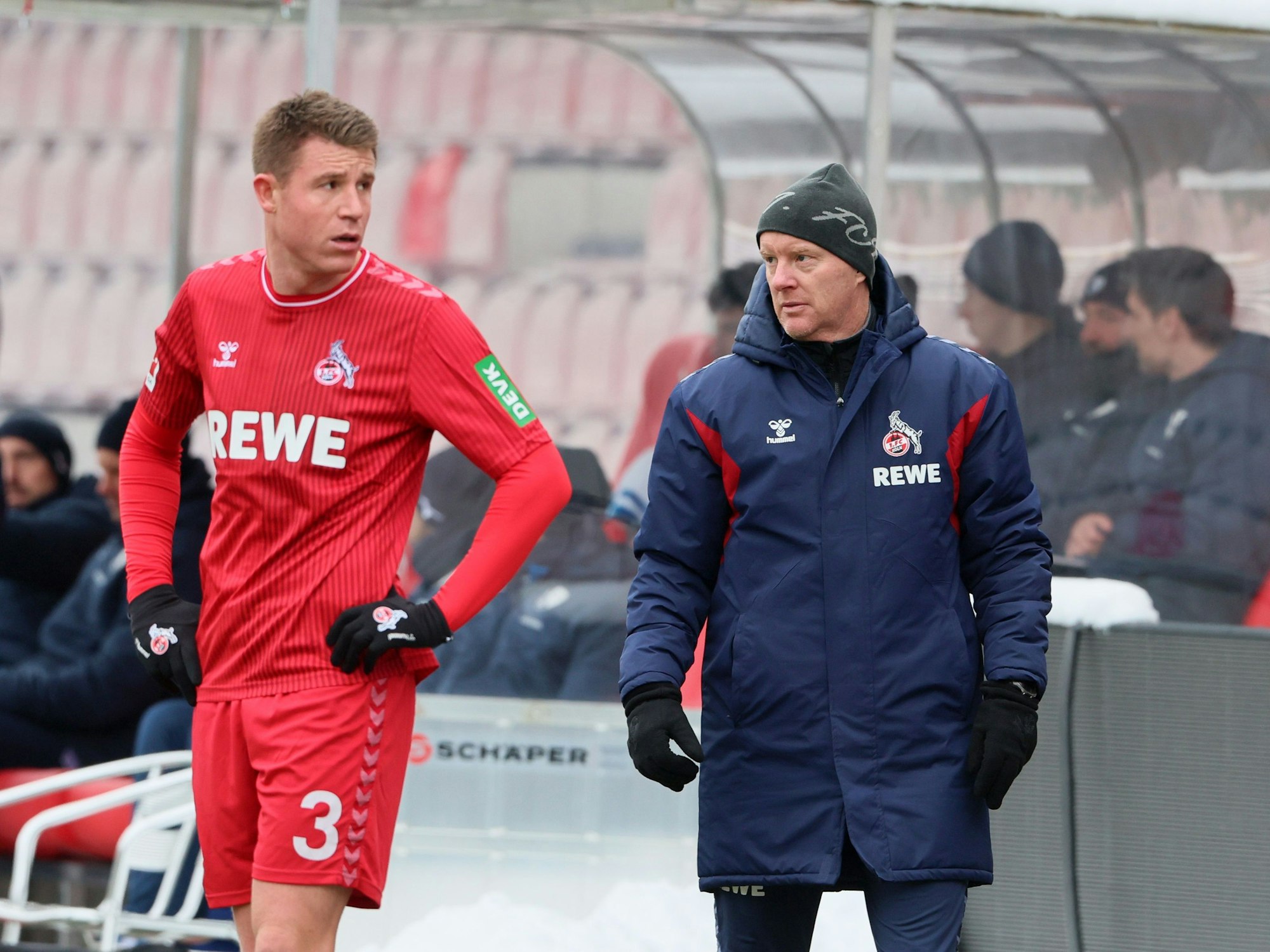 FC-Verteidiger Dominique Heintz (l.) und Trainer Timo Schultz im Testspiel gegen den VfL Bochum am 21. Januar 2024.