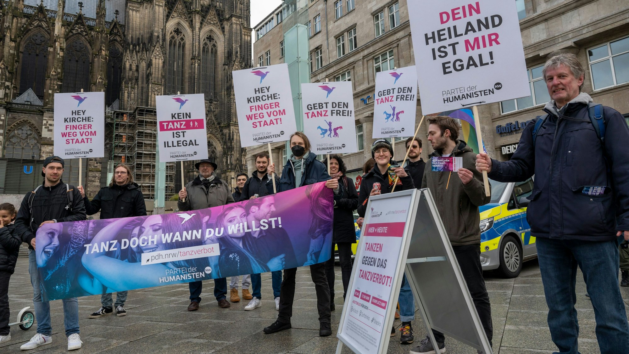 Die Partei der Humanisten demonstriert mit einer Tanzdemo gegen das Tanzverbot am Karfreitag.